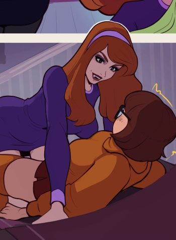 Velma and Daphne’s spooky night